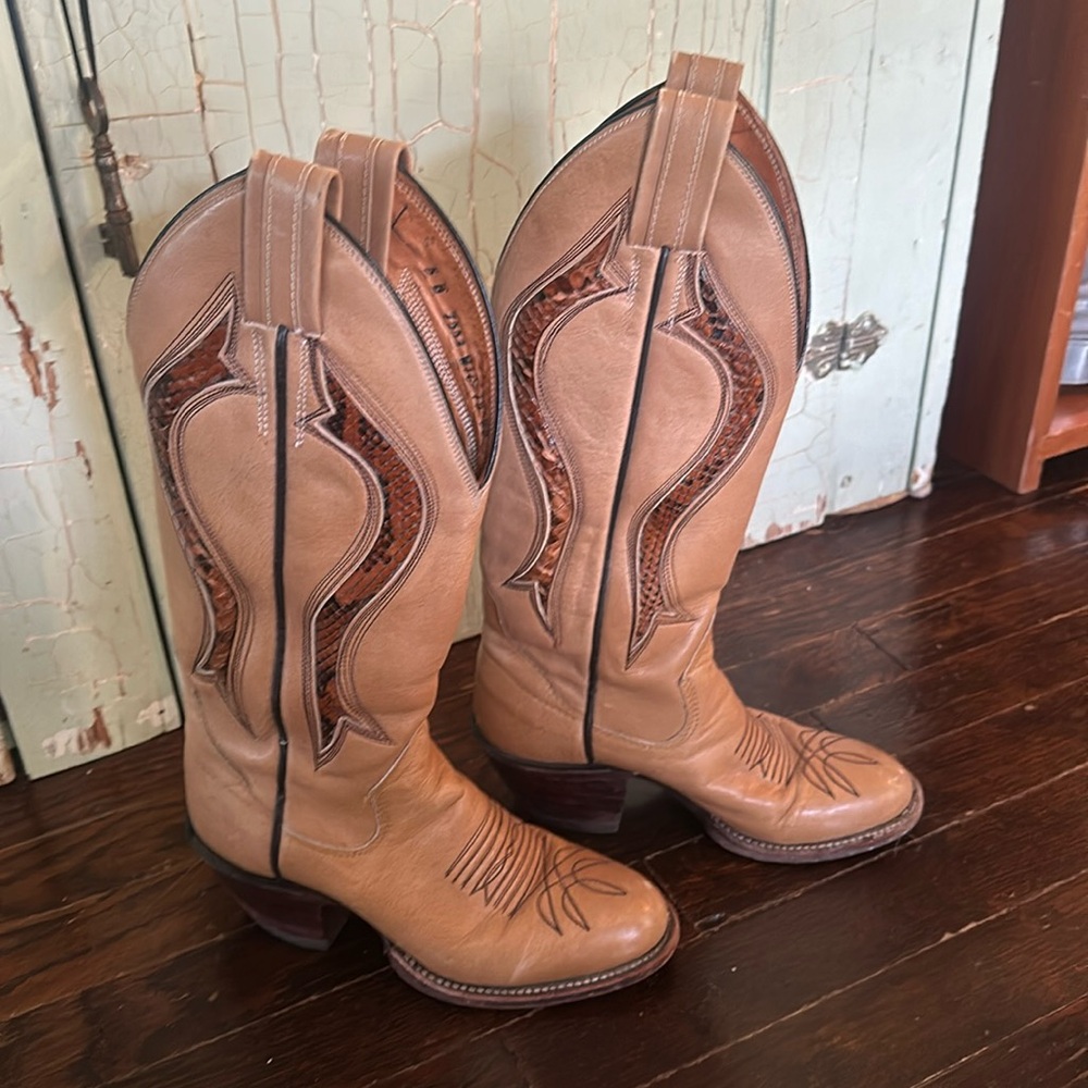 Vintage woman’s cowboy boots tan leather w/ snakeskin  inlay size 5 B 5B Sanders